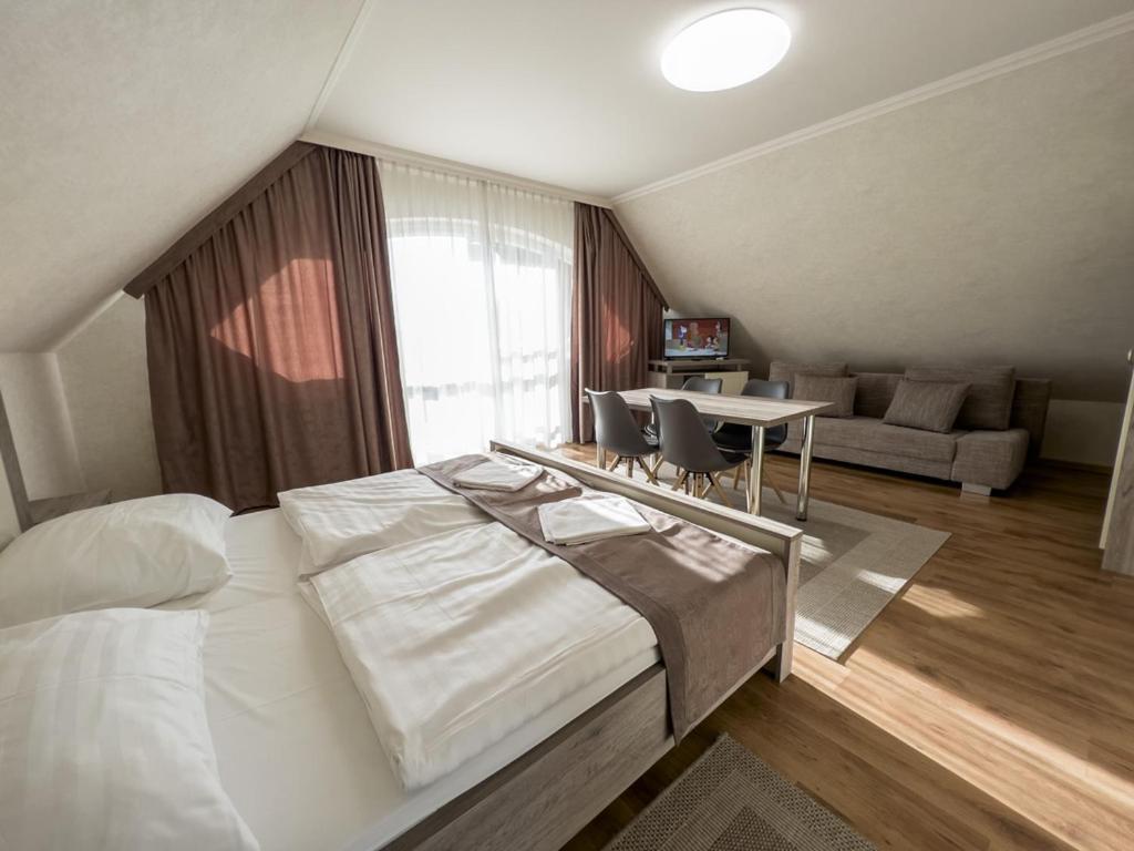 Jarja Panzio Hotel Hajdúszoboszló Екстериор снимка