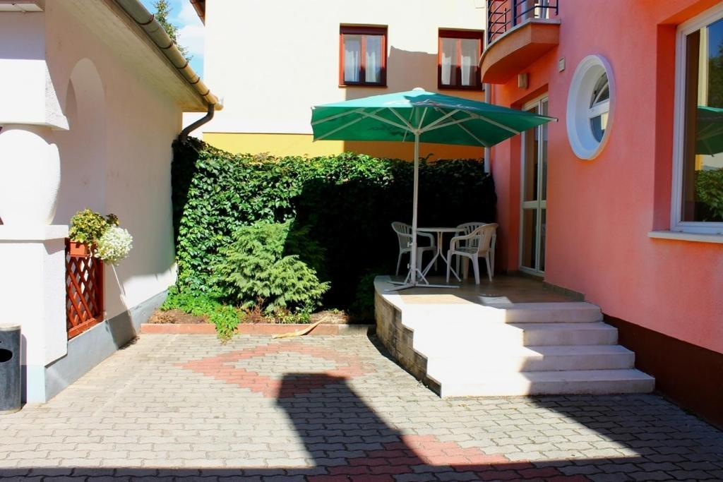 Jarja Panzio Hotel Hajdúszoboszló Екстериор снимка