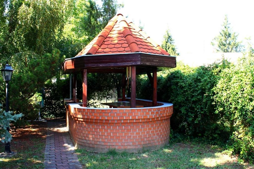 Jarja Panzio Hotel Hajdúszoboszló Екстериор снимка